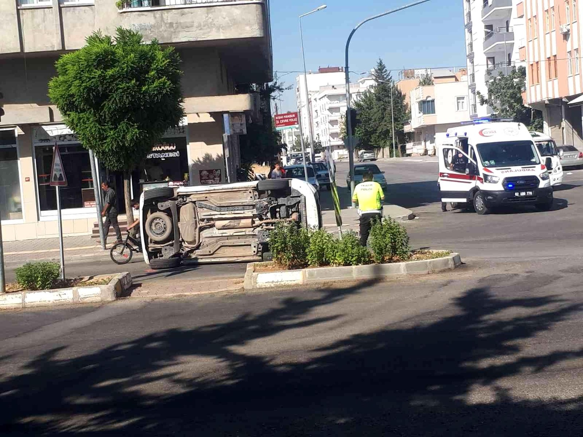 İki otomobil çarpıştı: 1 yaralı