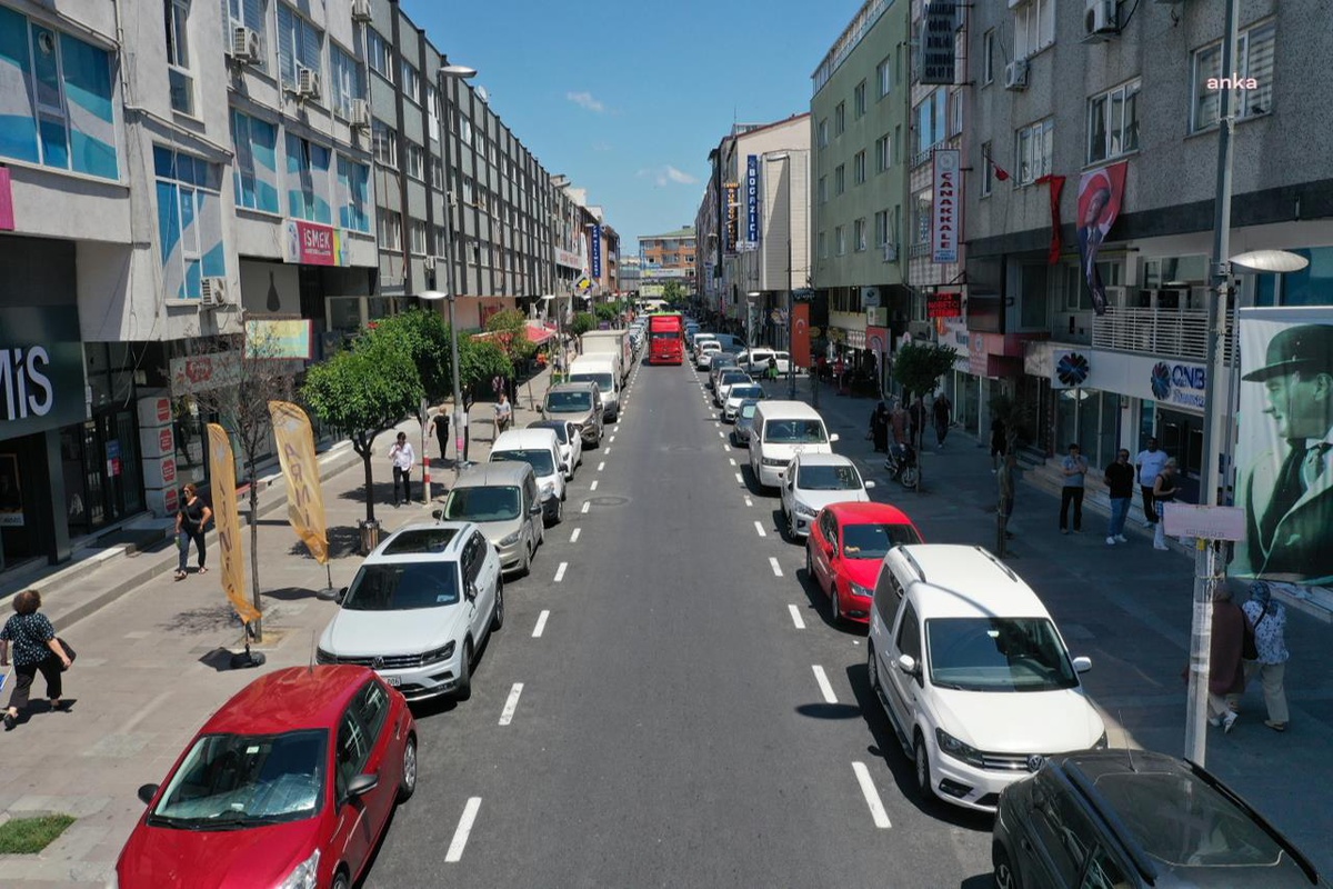 Küçükçekmece\'de Yol Çalışmaları Sürüyor