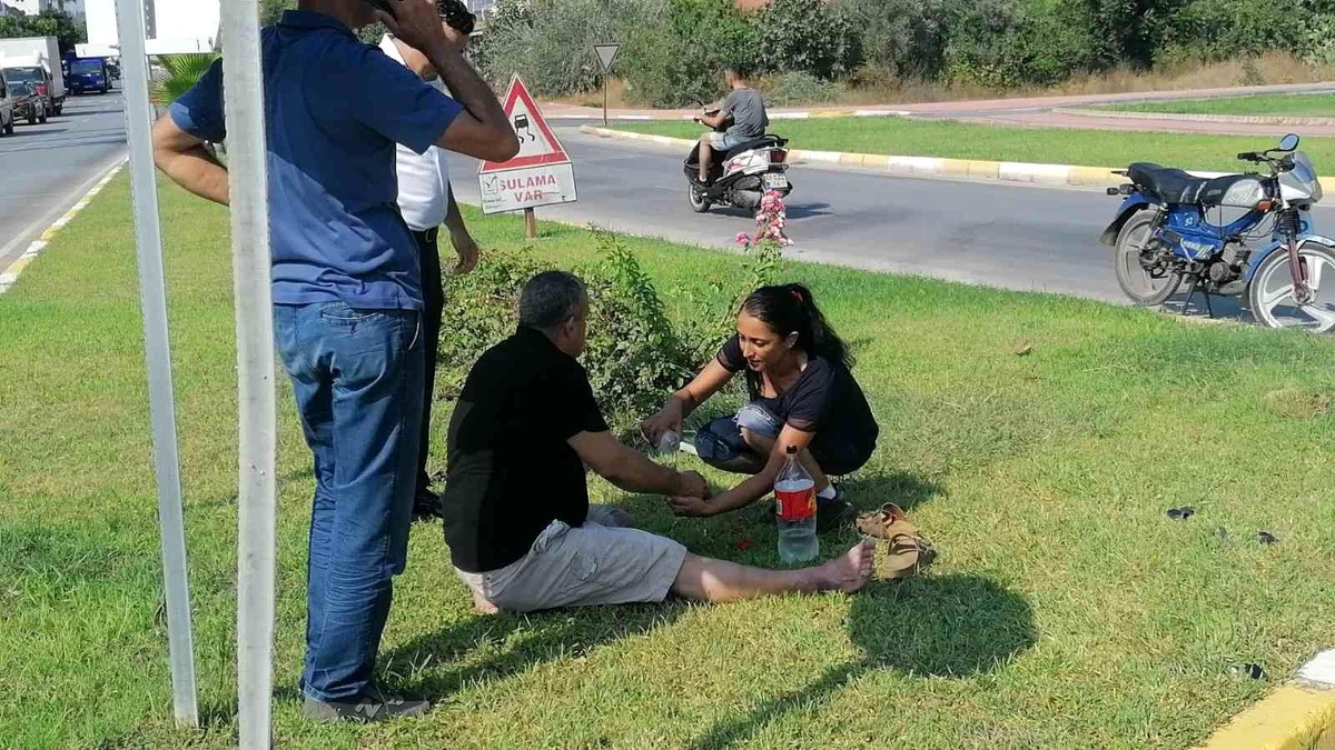 Meydana gelen kazalar marketçi kadını isyan ettirdi: "Bu kavşakta kaza görmekten bıktık"