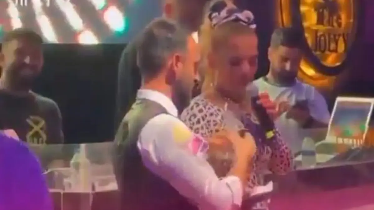 Müjde Ar'dan garsonun başından içki döken Demet Akalın'a salvo: Ben utandım
