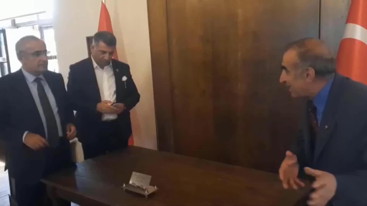 Müze Uzmanının İsteğini Büyükerşen Kırmadı: Erzurum Kongre ve Milli Mücadele Müzesi\'ne Atatürk\'ün Balmumu Heykeli Yapılacak