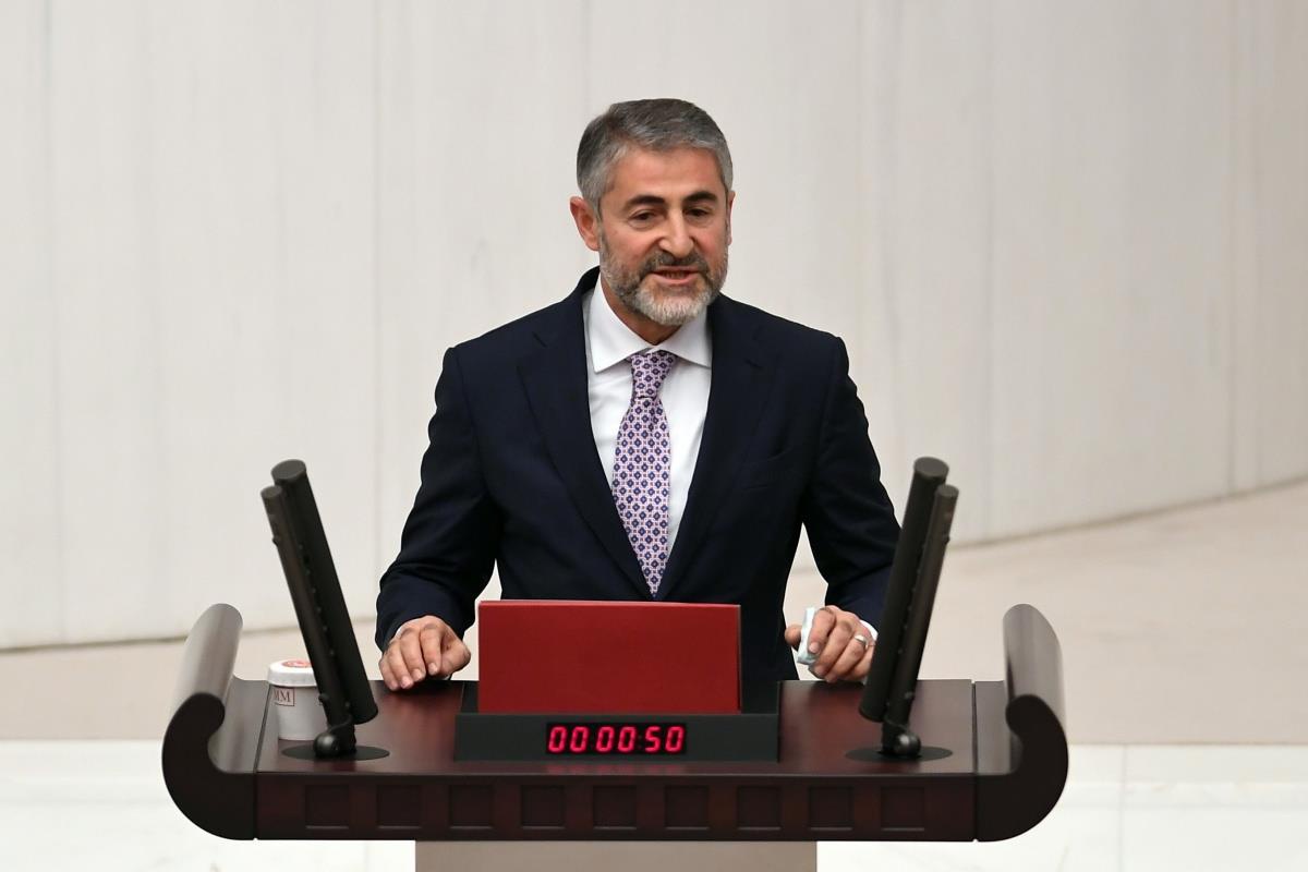 Nureddin Nebati, 500 ve bin TL\'lik banknot iddialarıyla ilgili açıklama yaptı