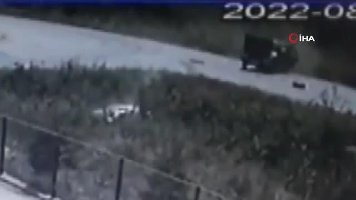 Otomobil sulama kanalına düştü