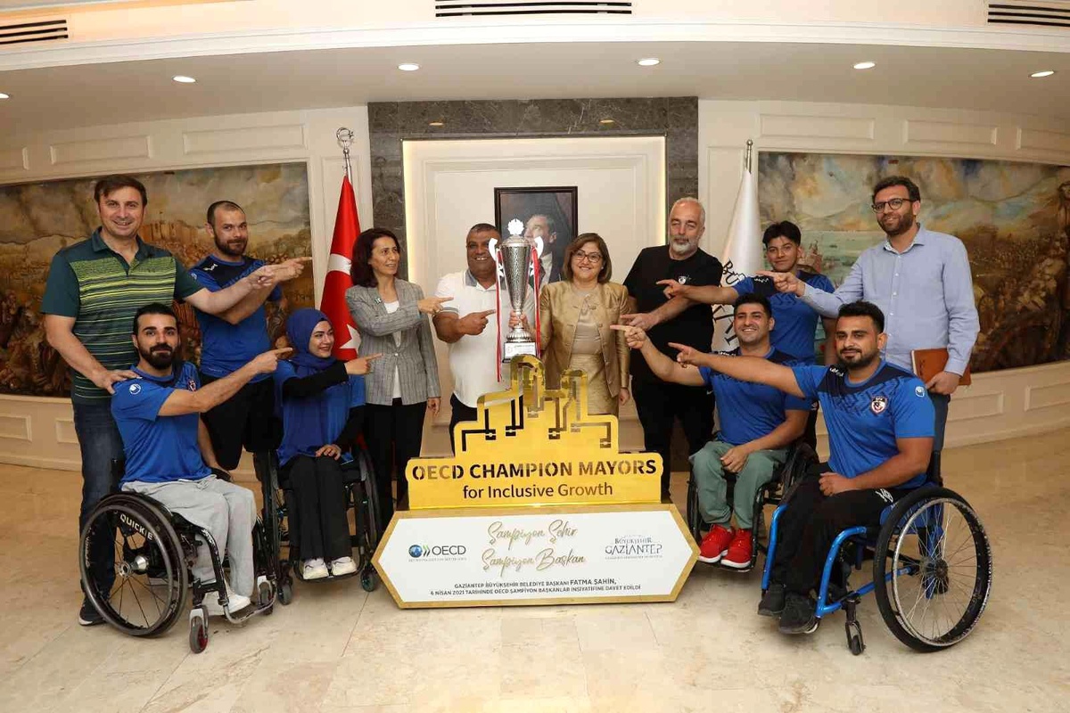 Şahin, Türkiye ikincisi Gazişehir Gaziantep takımını ağırladı