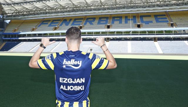 Son Dakika: Fenerbahçe, Al-Ahli'den sol bek Ezgjan Alioski'yi kiralık olarak renklerine bağladı