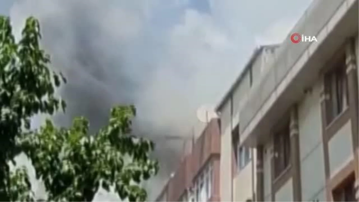 Sultangazi\'de açık unutulan pürmüz yangına neden oldu