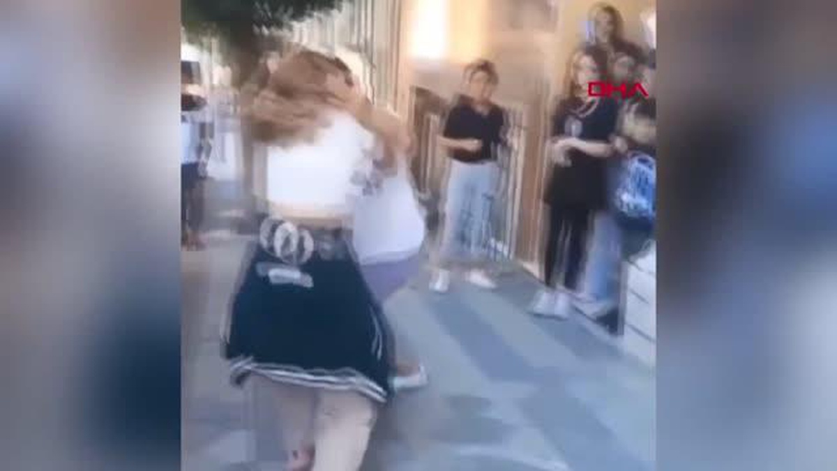 SULTANGAZİ\'DE SOKAK DÖVÜŞLERİNİ ARATMAYAN GÖRÜNTÜLER
