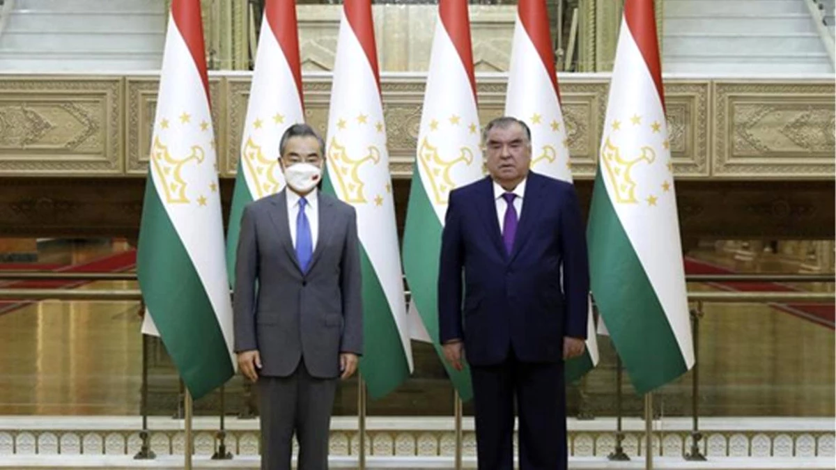 Çin Dışişleri Bakanı Tacik Mevkidaşıyla Görüştü