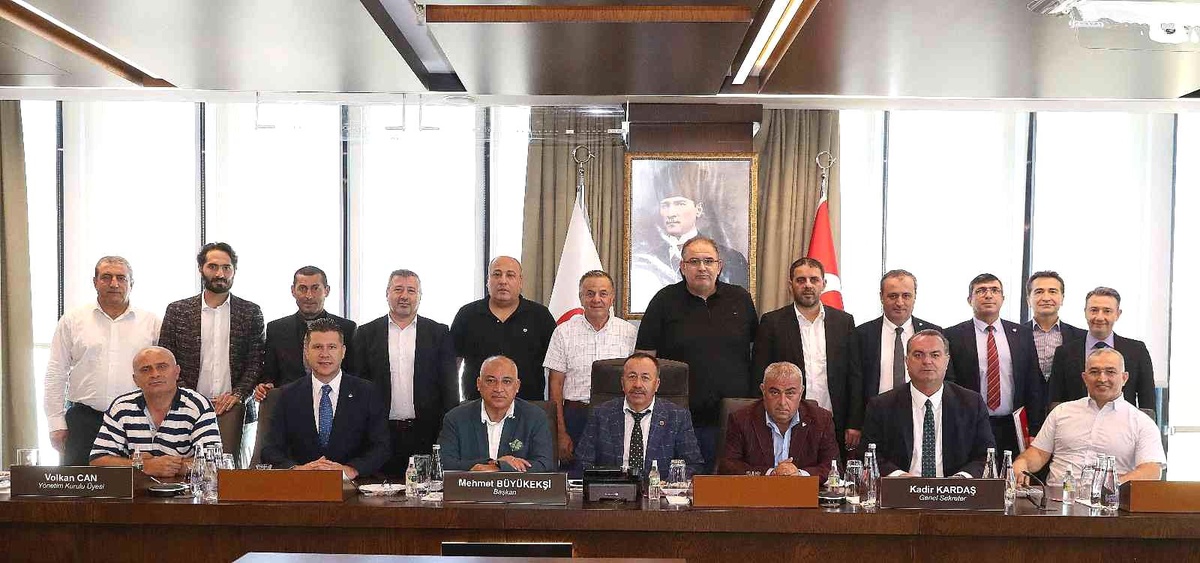 TFF 2 ve 3. Lig kulüp başkanlarından Mehmet Büyükekşi\'ye ziyaret