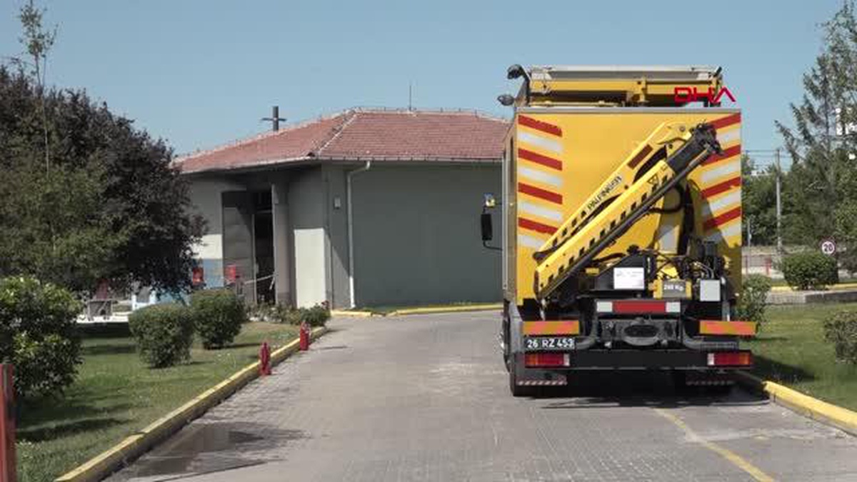 Eskişehir\'de tramvay merkezindeki trafoda çıktı, ulaşım 3 saat aksadı