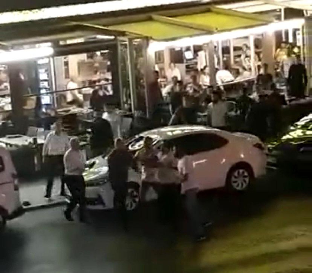 Ünlü işkembecide "yanlış sipariş" kavgası kamerada: Canını zor kurtardı