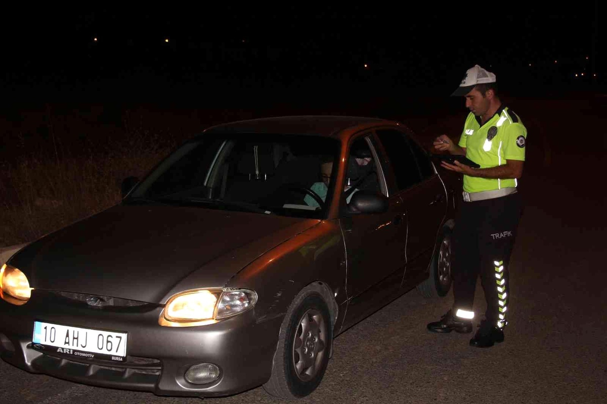 Uşak\'ta 1508 sürücüye para cezası kesildi