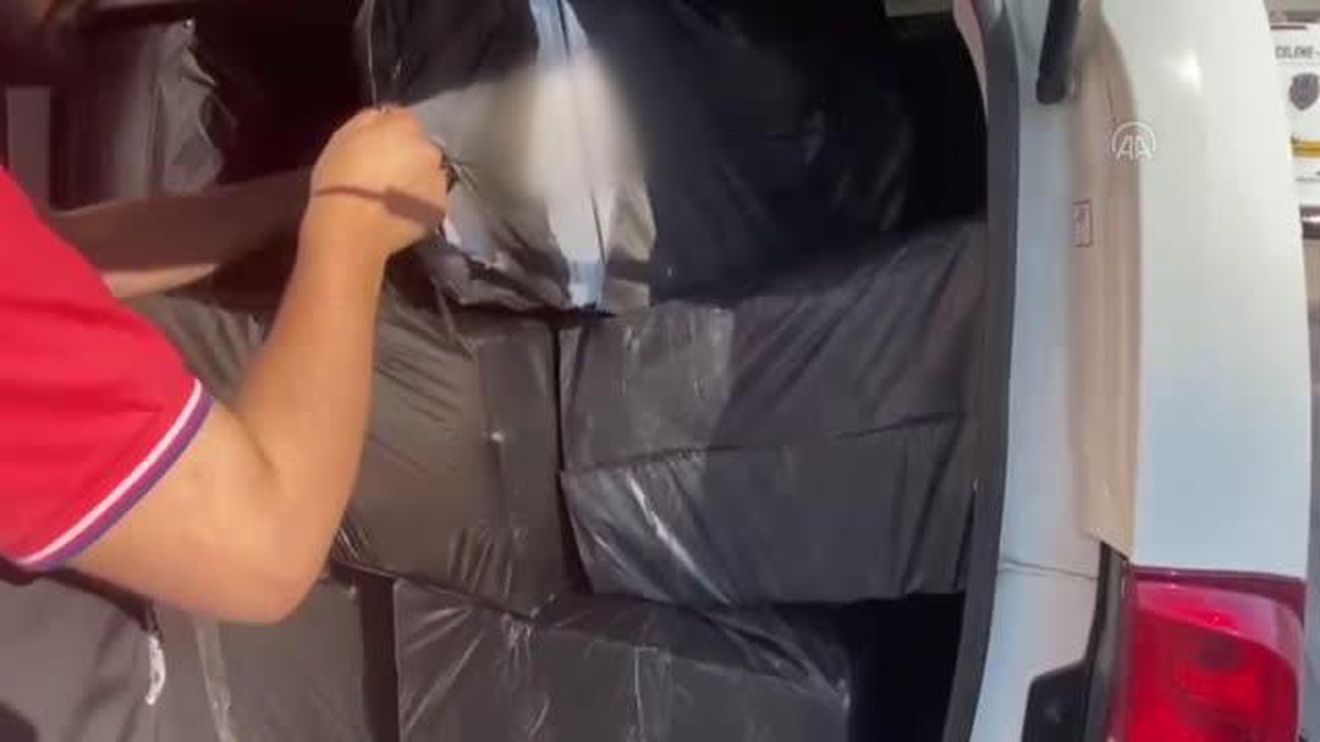 Adana\'da 1500 litre sahte içki ve 15 bin 790 paket kaçak sigara ele geçirildi