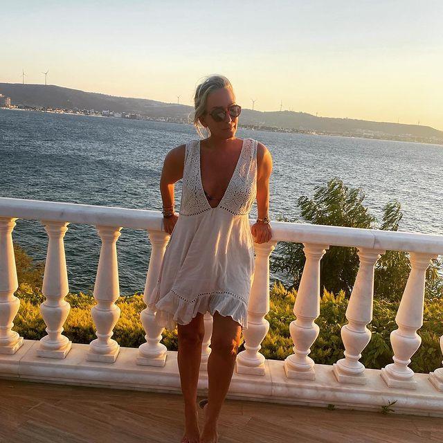 51 yaşındaki Saba Tümer, bikinili pozunu paylaştı 51 yaşındaki Saba Tümer, bikinili pozunu paylaştı