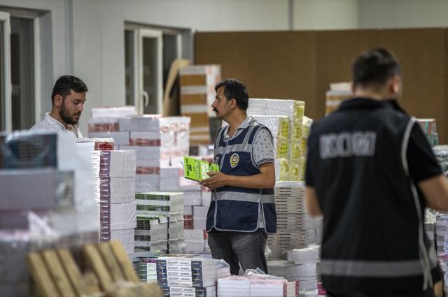 Ankara Emniyeti'nin Yediiklim Yayınevi'ne düzenlediği operasyondan ilk görüntüler