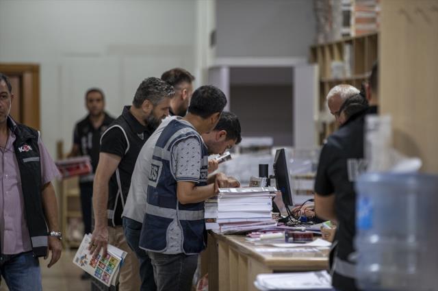 Ankara Emniyeti'nin Yediiklim Yayınevi'ne düzenlediği operasyondan ilk görüntüler