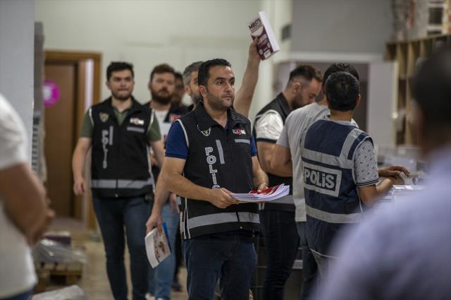 Ankara Emniyeti'nin Yediiklim Yayınevi'ne düzenlediği operasyondan ilk görüntüler
