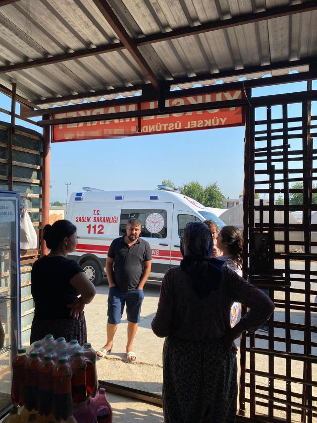 Annesi tarafından ağaç altına bırakılan bebeği, bir başka kadın emzirdi Annesi tarafından ağaç altına bırakılan bebeği, bir başka kadın emzirdi