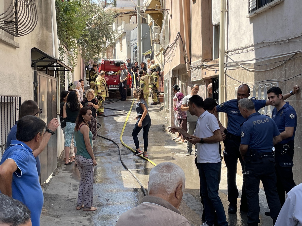 Annesi ve kız kardeşinin bulunduğu evde yangın çıkaran kişi yakalandı