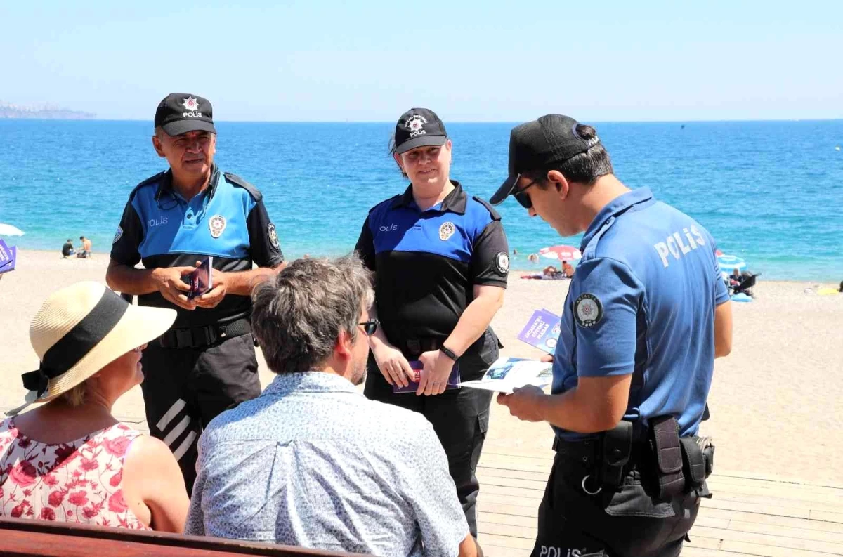 Antalya polisinden, sahilde boğulma ve güvenlik bilgilendirmesi