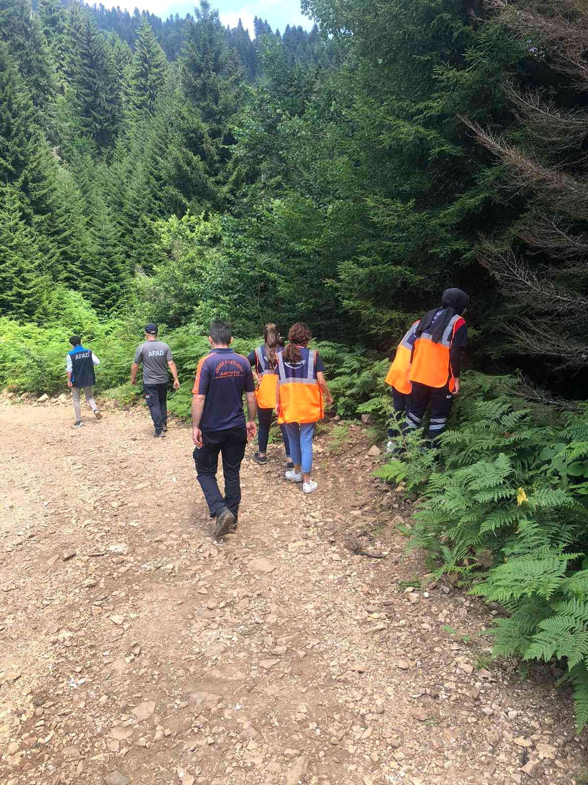Artvin\'de kayıp yaşlı adam için ekipler seferber oldu