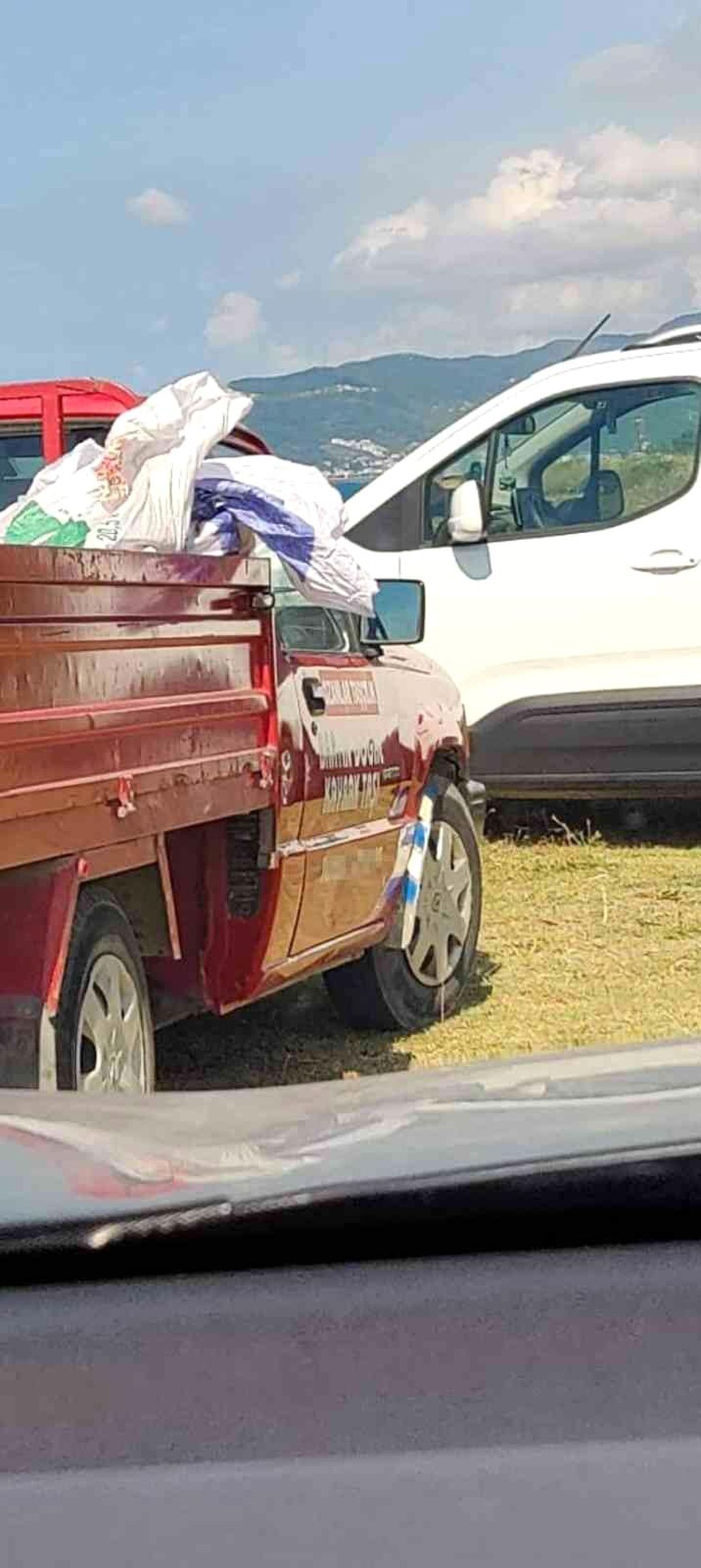 Bartın\'dan gelerek sahilden taş çalmak isteyen araç yakalandı