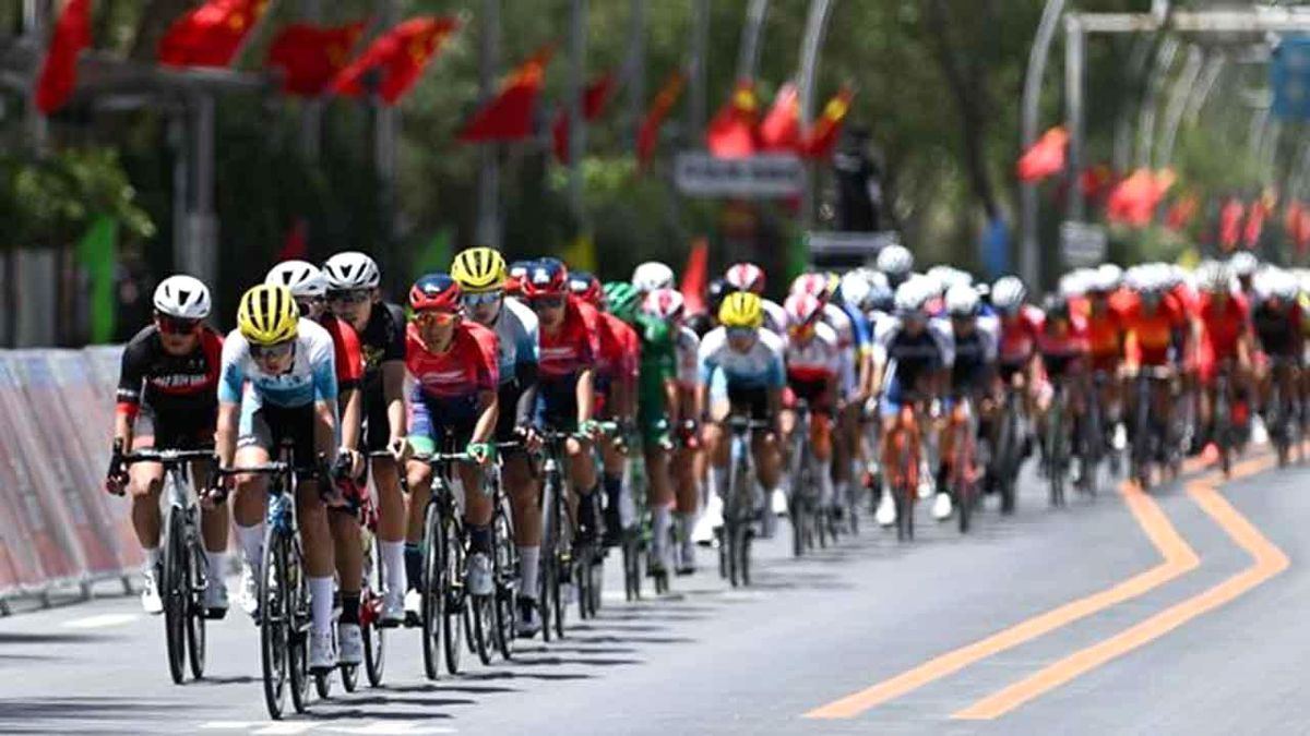 Çin\'de 21. Qinghai Gölü Turu 2022 Bisiklet Yarışının 8. Etabı Gerçekleştirildi
