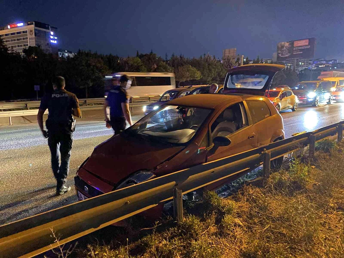 D-100\'de iki otomobil çarpıştı: 1 yaralı