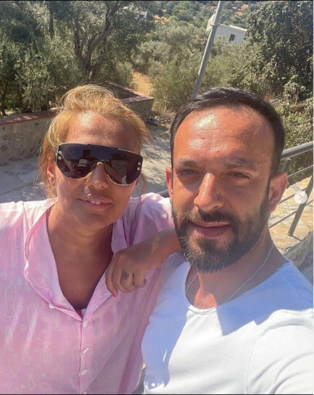 Demet Akalın'ın kafasına şampanya döktüğü garson: Tamamen espri amaçlı, aşağılık bir durum içermiyor