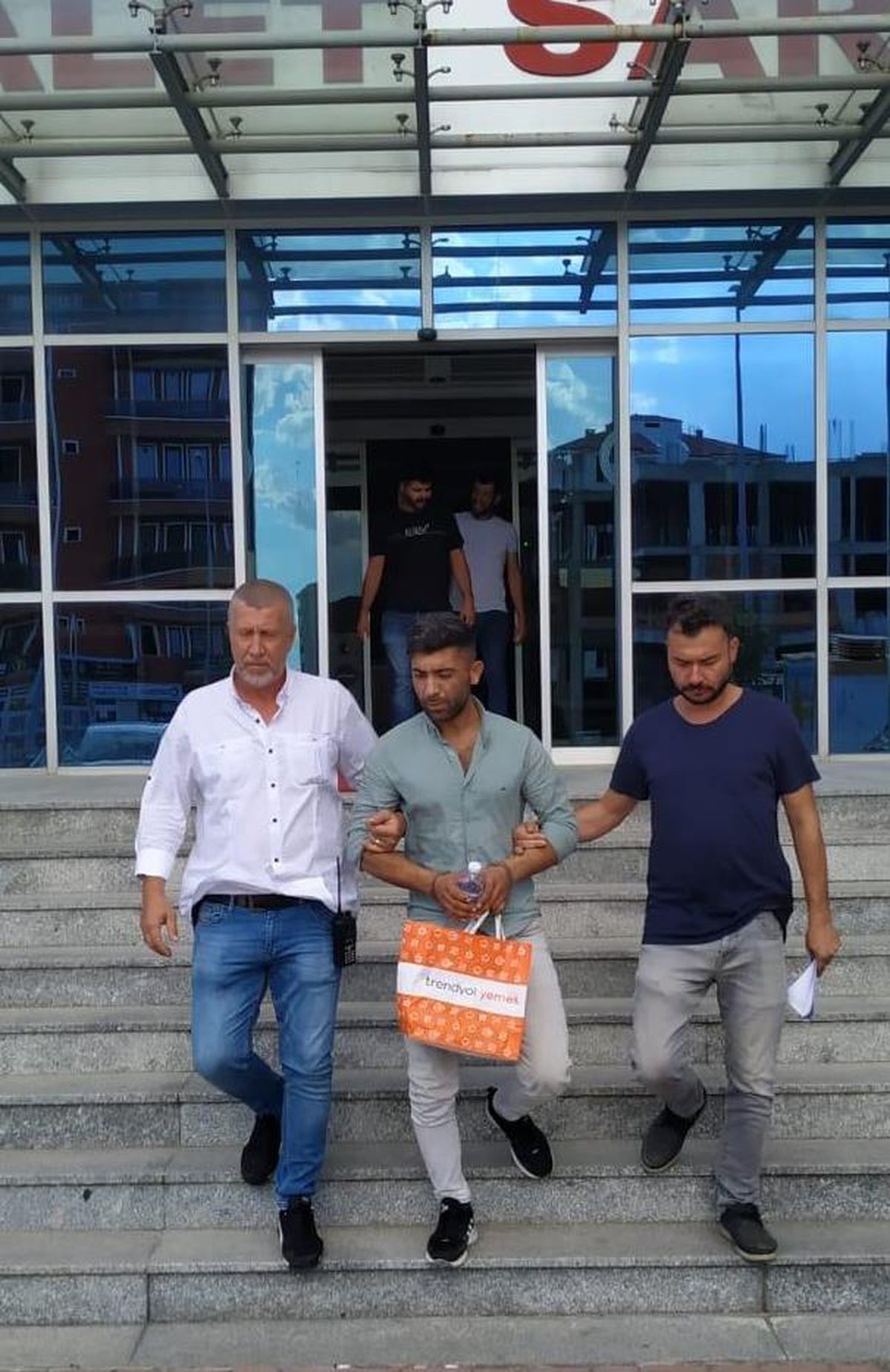 Edirne\'de boşanma aşamasındaki eşini tehdit ettiği iddia edilen kişi tutuklandı