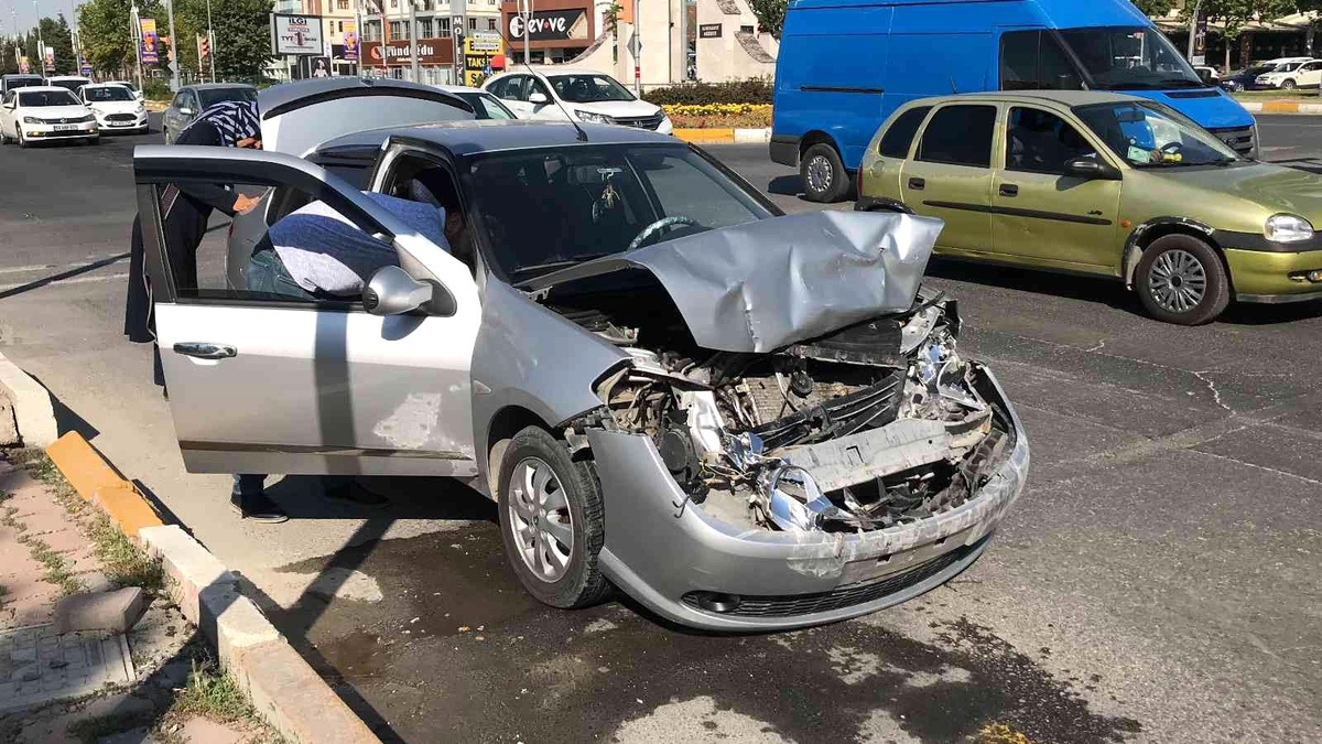 Elazığ\'da trafik kazası: 1 yaralı