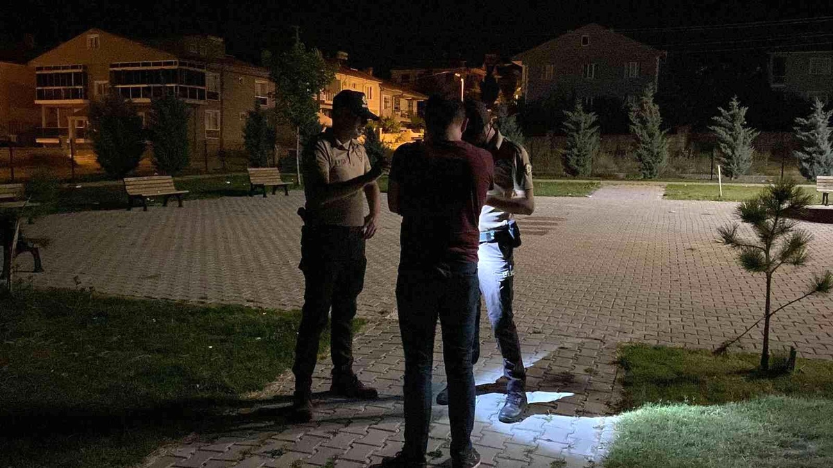 Emirdağ\'da mahalle ve çarşı bekçileri emniyet teşkilatının gözü kulağı oldu