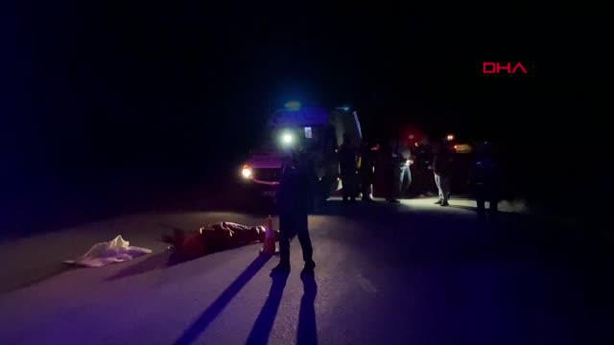 ESKİŞEHİR\'DE 2 HAFİF TİCARİ ARAÇ ÇAPIŞTI: 1 ÖLÜ, 4 YARALI