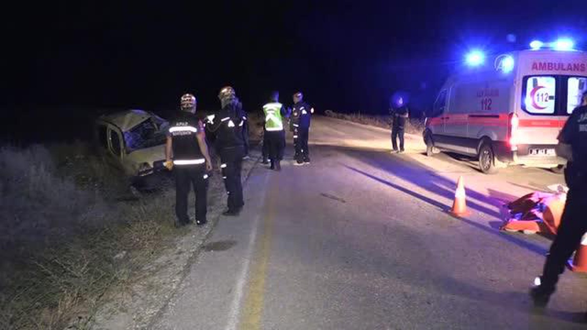 Eskişehir\'de iki aracın çarpışması sonucu 1 kişi öldü 4 kişi yaralandı