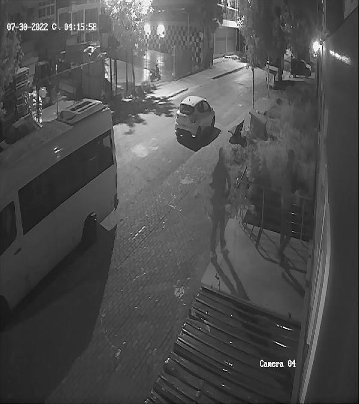 İSTANBUL\'DA 4 İŞ YERİNDEN HIRSIZLIK YAPAN ŞÜPHELİLER YAKALANDI