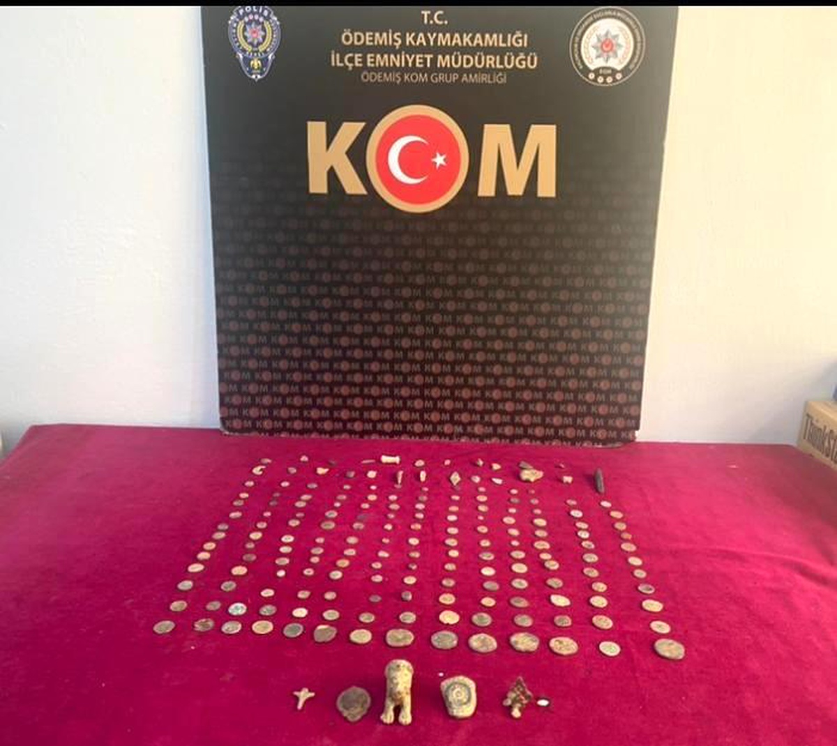İzmir\'de 188 parça tarihi eser ele geçirildi