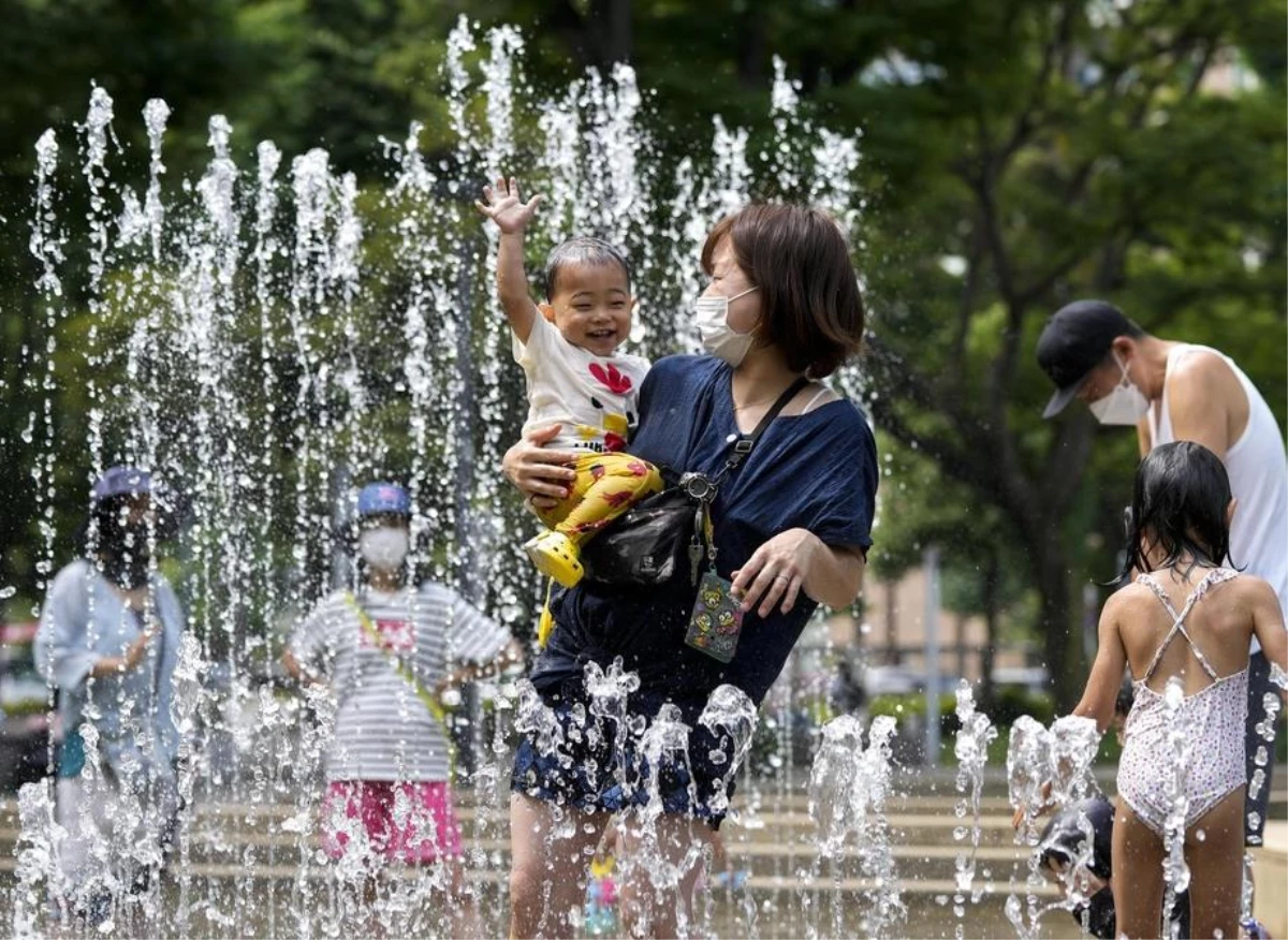 Japonya\'da aşırı sıcaklar nedeniyle 7 bin 116 kişi kişi hastaneye kaldırıldı