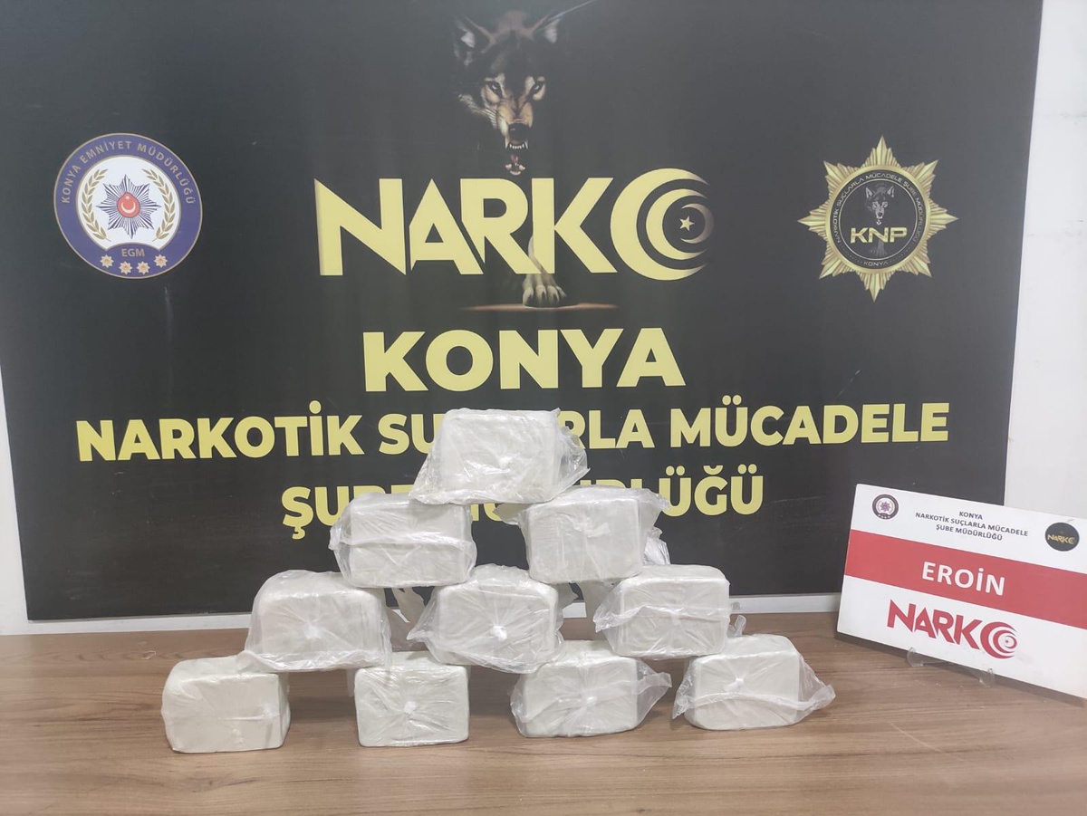 Konya\'da uyuşturucu ticareti yaptıkları öne sürülen 6 şüpheli tutuklandı