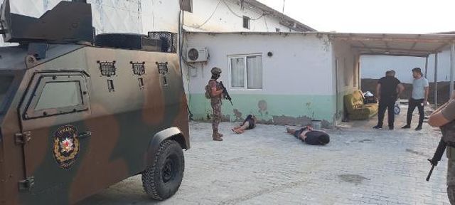Eylem hazırlığındaki 2 PKK'lı nefes kesen bir operasyonla yakalandı Eylem hazırlığındaki 2 PKK'lı nefes kesen bir operasyonla yakalandı