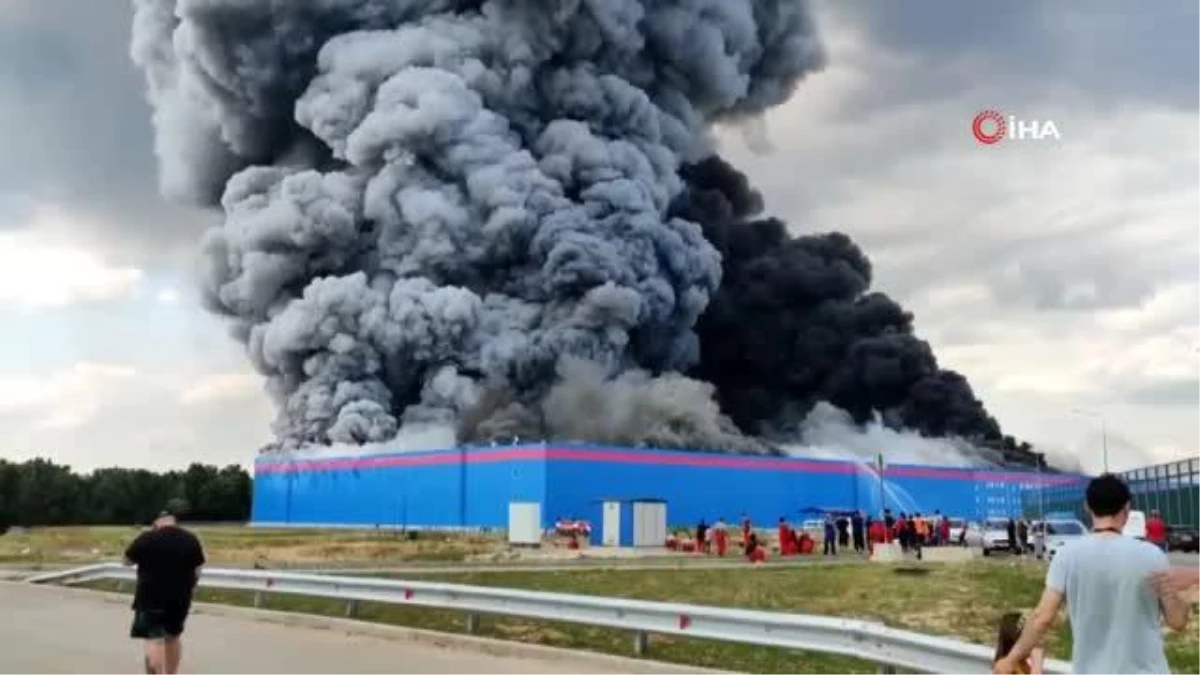 Rusya\'nın en büyük internet alışveriş markasının deposunda yangın: 11 yaralı