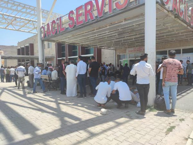Sağlık kontrolüne getirilen şüpheli, jandarma aracından inerken öldürüldü Sağlık kontrolüne getirilen şüpheli, jandarma aracından inerken öldürüldü