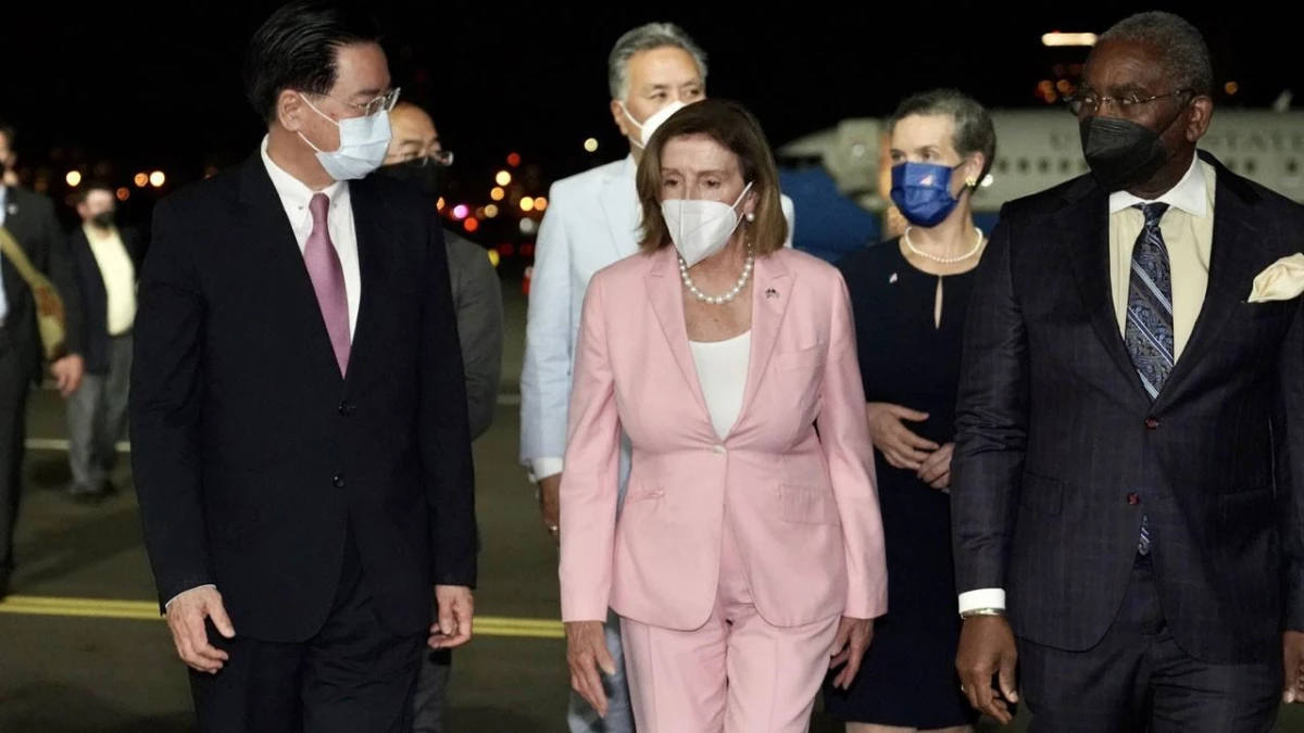 Tayvan\'a ziyareti Çin\'le krize neden olan ABD Temsilciler Meclisi Başkanı Nancy Pelosi ülkeden ayrıldı
