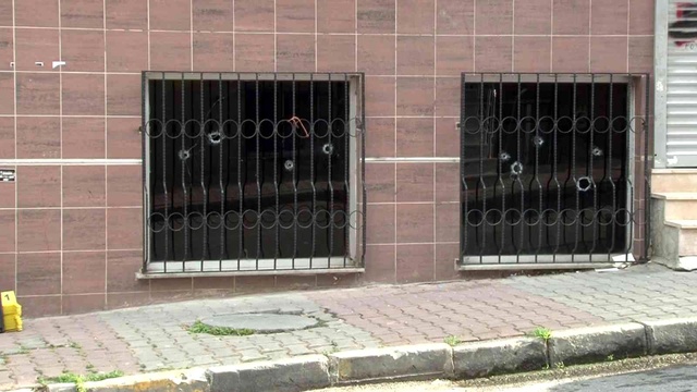 Sultangazi'de uzun namlulu silahlarla kahvehaneyi taradılar: 2 yaralı Sultangazi'de uzun namlulu silahlarla kahvehaneyi taradılar: 2 yaralı
