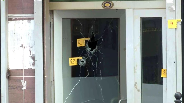 Sultangazi'de uzun namlulu silahlarla kahvehaneyi taradılar: 2 yaralı