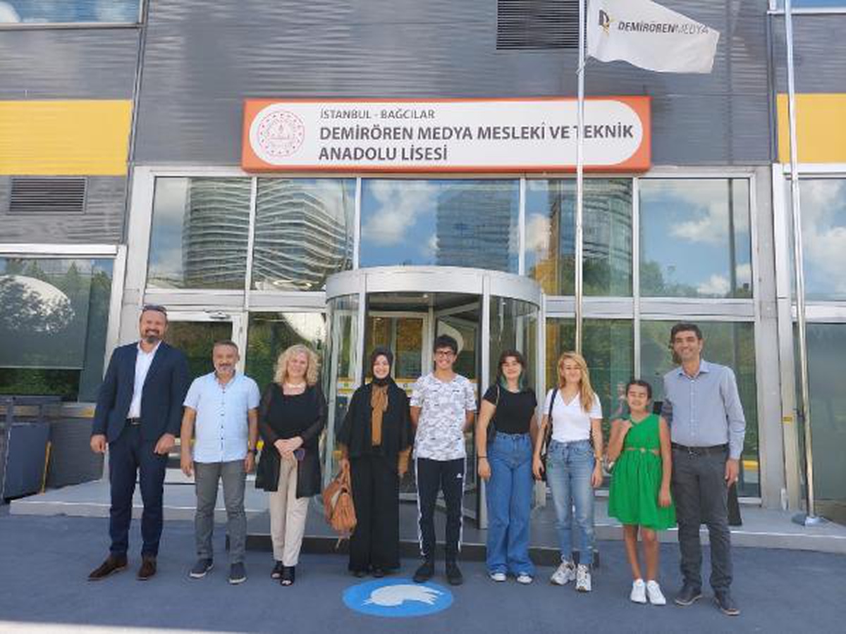 Tarihi rekora imza atanlar lisesini ziyaret etti