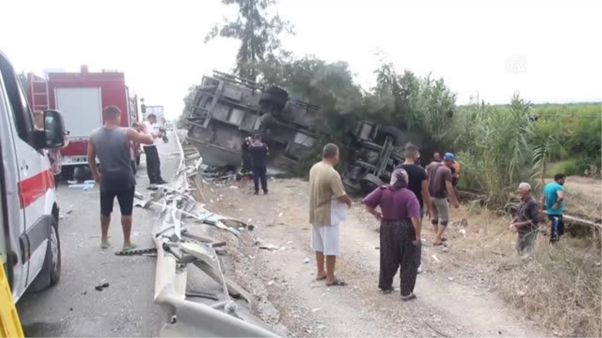 Antalya\'da tur otobüsü ile kamyonun çarpıştığı kazada 1 kişi öldü, 6 kişi yaralandı