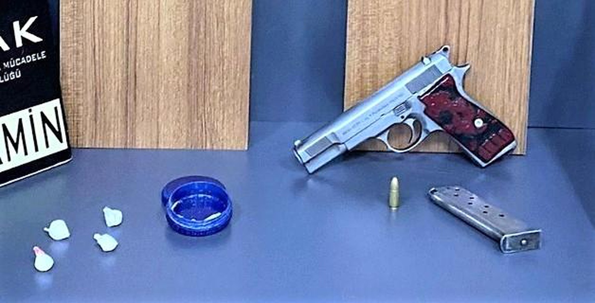 Üst aramalarında 2 tacir yakayı ele verdi