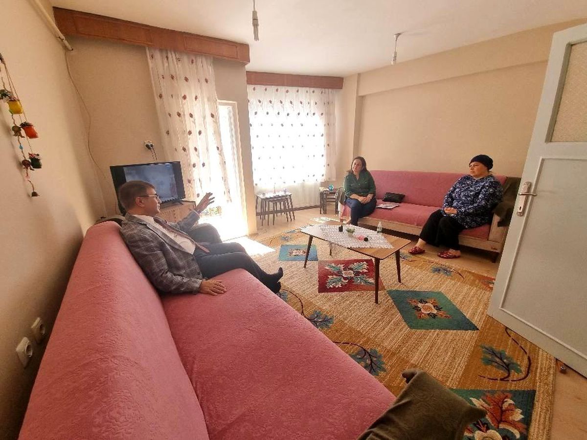 Vali Gürel ailelerle görüşmeye devam ediyor