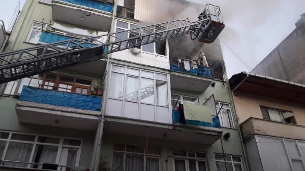 Yanan evin balkonundan alt kata atlayarak canını kurtardı