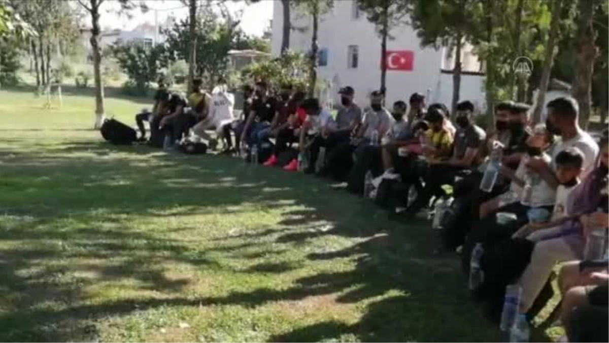 İzmir\'de yasa dışı geçişe hazırlanan 855 düzensiz göçmen yakalandı